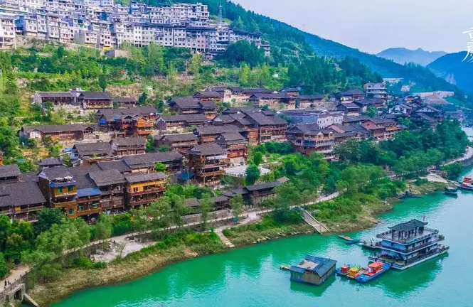 酉陽(yáng)土家族苗族自治縣桃花源街道辦事處